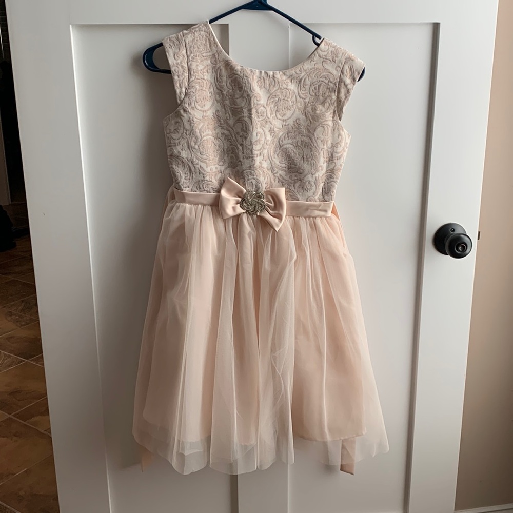 Girl’s dress